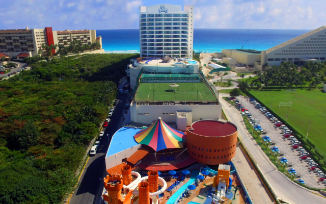 Отель Seadust Cancun Family Resort