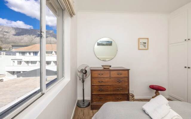 Amazing 2 Bedroom Apartment With Mountain Views on Kloof Street