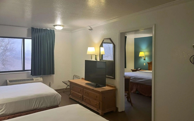 Motel 6 Portland, IN