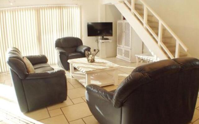 Point Village Accommodation - Hennie Bottom