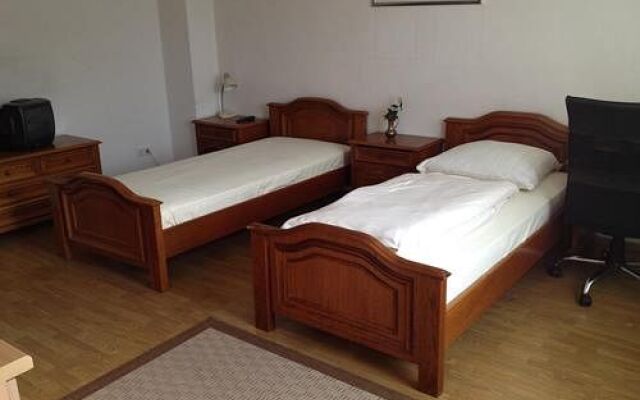 City Hotel-Garni