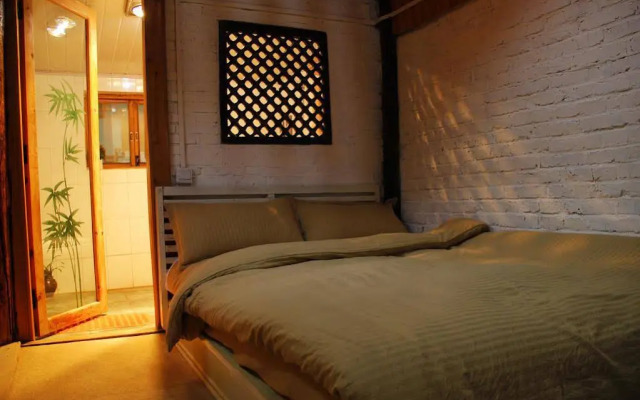 E-Outfitting Moon Hostel