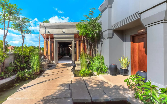 Cheata Residence
