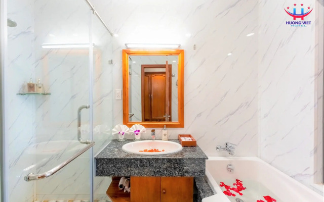 Huong Viet Hotel Quy Nhon - Beachfront