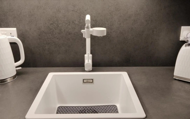 Ideal Location, Stylish 1BR Apartment with Free Parking