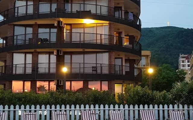 Mgzavrebi Gonio Aparthotel