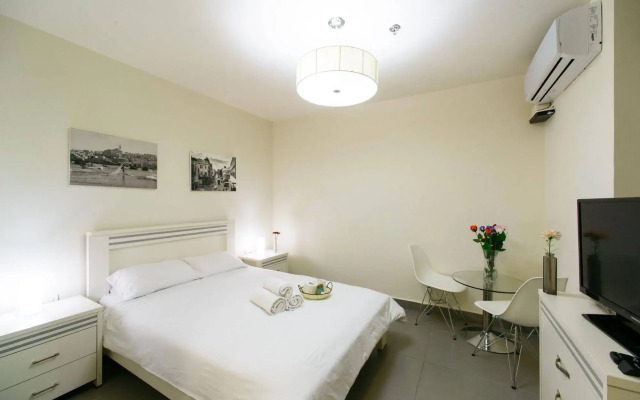 Dizengoff Inn