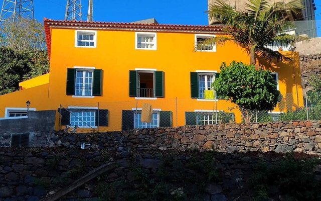 Charming 3-bed Apartment With sea & Mountain View