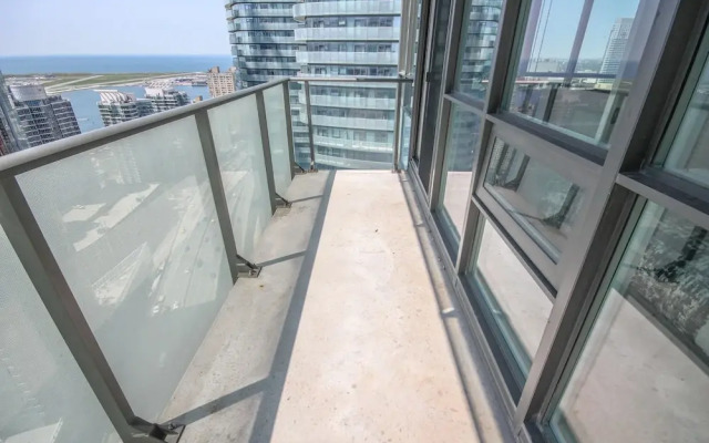 Sarkar Suites - Maple Leaf Square