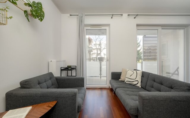 Modern Apartment in Wroclaw by Renters