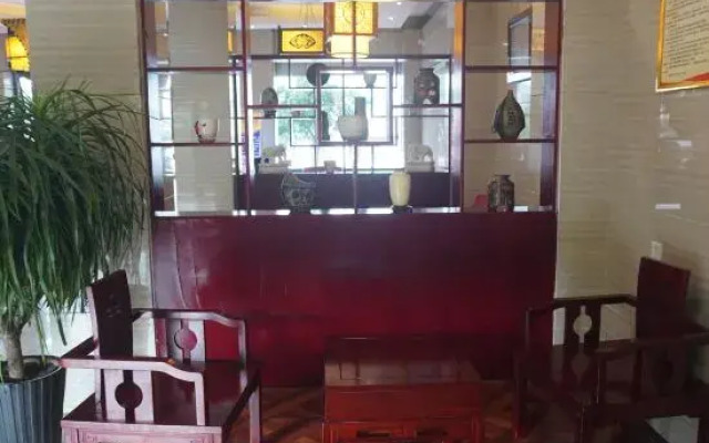 Jun Yi Chain Hotel (Danfeng Railway Station Branch)