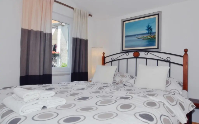 Apartments and Rooms Anika