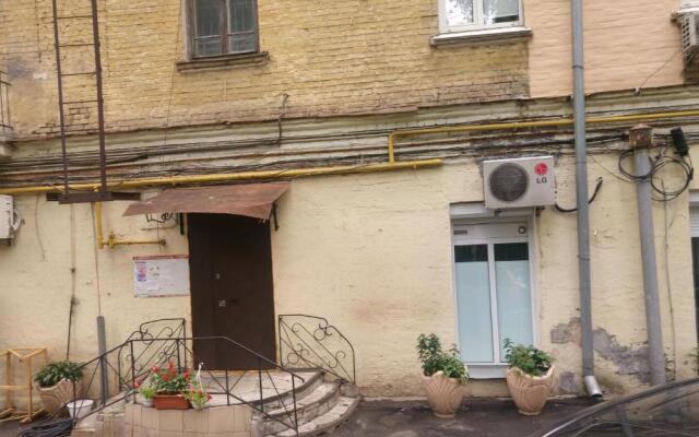 Apartment on Horodetskoho 4