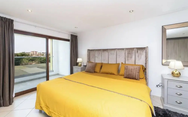 Modern 3bdr Apt at Villaggio - Rooftop Pool & Skybar