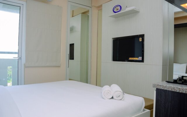 Comfy Studio Green Pramuka Apartment with City View