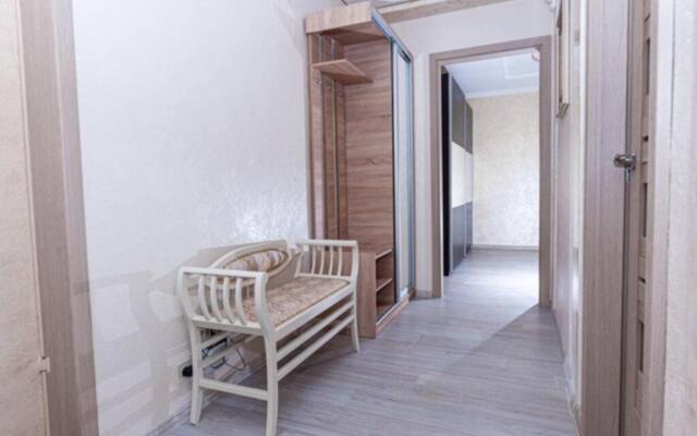 Тараскова 16, Люкс, ЮЗР