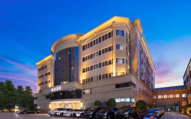 Hantang Hotel (Zhengzhou Railway Station West Plaza 27)