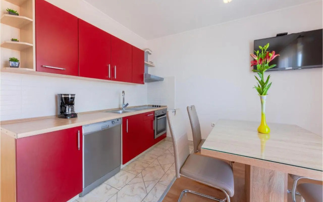 Two-Bedroom Apartment in Prigradica