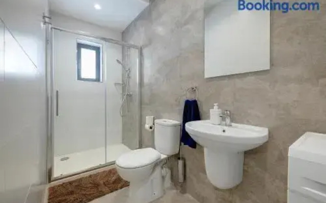 Top Location 2 Bedroom With Terrace