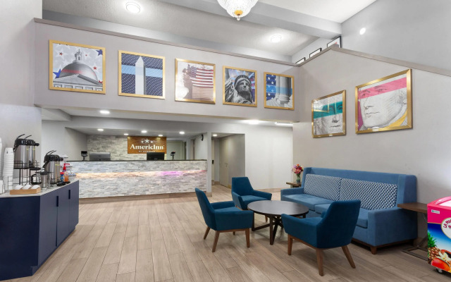 AmericInn by Wyndham Reedsburg