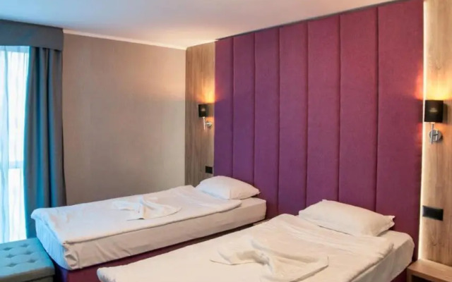 White House Family Hotel