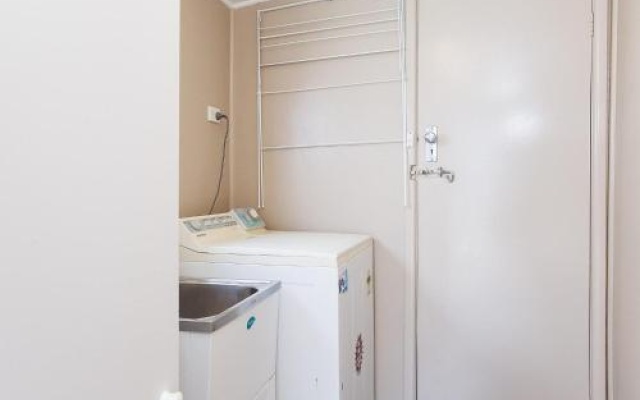 Casa Martins', 219 Foreshore Drive - Absolute Waterfront House – Bathroom – Corlette