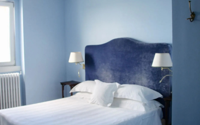 Hotel Riviera & Maximilians
