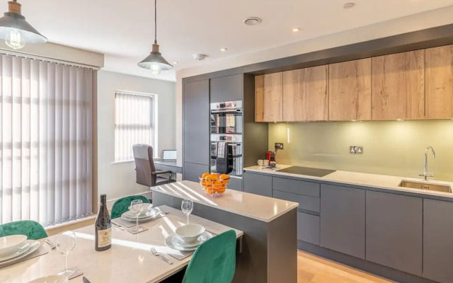 Celador Apartments - Bond House