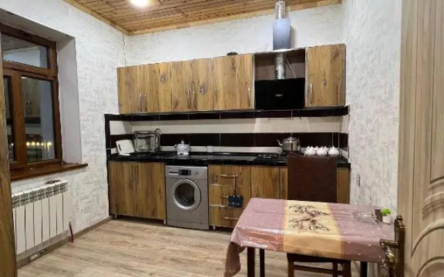 Cozy house 5 mins away from city center.