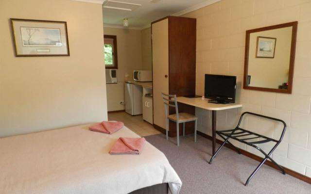 Twelve Apostles Motel & Country Retreat
