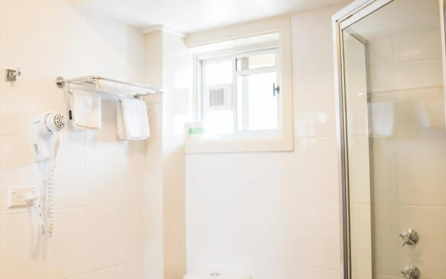 Lilac City Motor Inn & Steakhouse