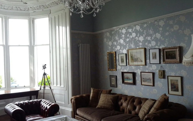 Cragowlet House East