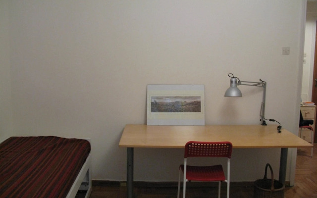 Quiet Apt Ideal For 2 Near Center