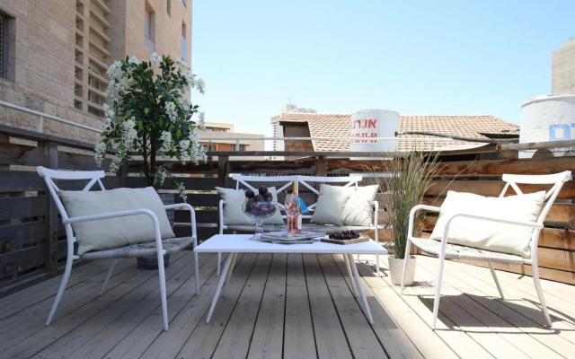 Private House 5 BDR In Mamilla up to 12 People !
