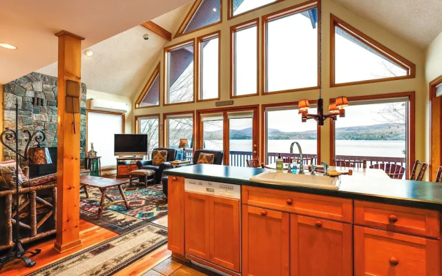 'sweet Serenity' Schroon Lake Family Retreat!