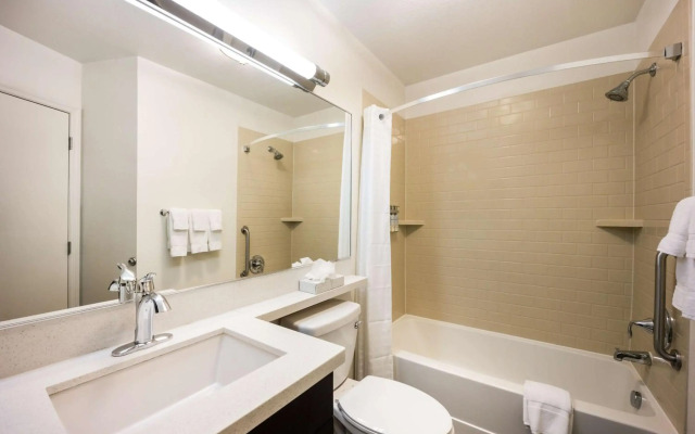 Sonesta Simply Suites Phoenix Glendale