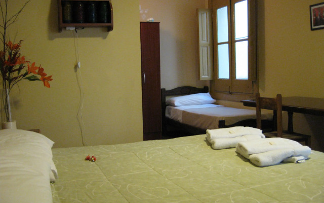 Sabatico Travelers Hostel & Guesthouse
