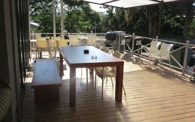 Umgwezi Lodge And Backpackers