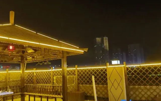 Lanting Light Luxury Hotel