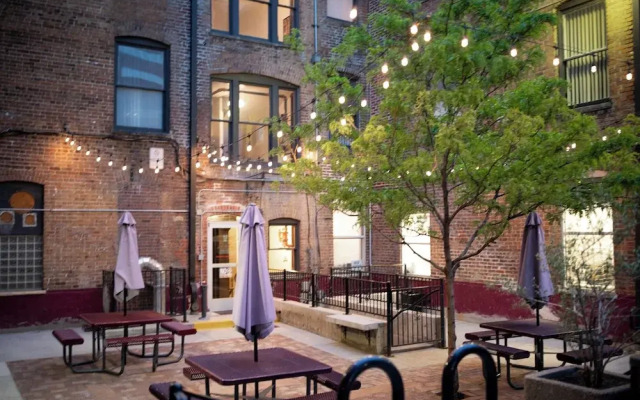 11th Avenue Hostel