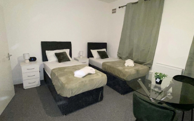 Cosy 3BD Guesthouse. Private Bathrooms