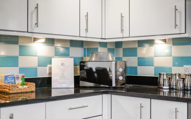 London Heathrow Living Serviced Apartments- Apt 12