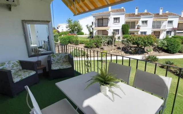 Refurbished 2-Bed Apartment in El Paraiso Alto