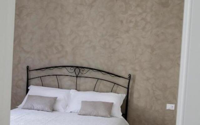 Vintage Home Como Lake