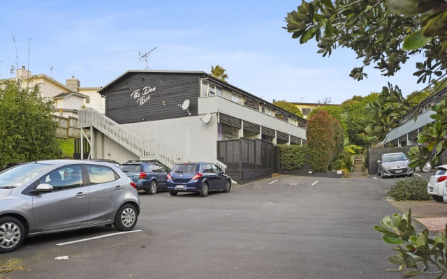 Central Quiet 2BR Apt -  Wifi -  Parking