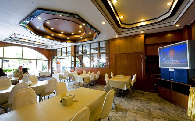 Super OYO 1096 Winner Inn Hotel