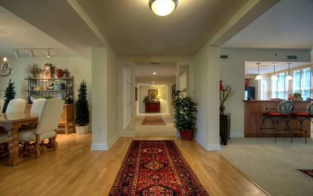 Biltmore Village Hideaway - 2 Br Condo