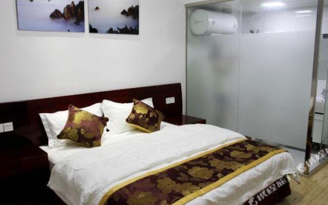 Yunju Hotel (South Gate of Mount Huang Scenic Area)