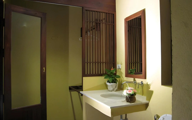 Baan La Poon Hotel
