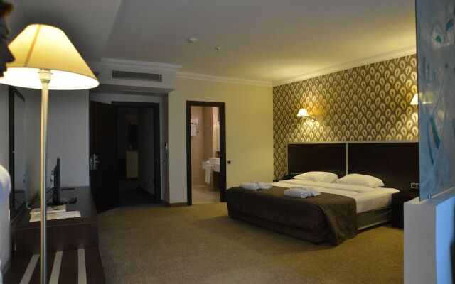 Ener Old Castle Resort Hotel